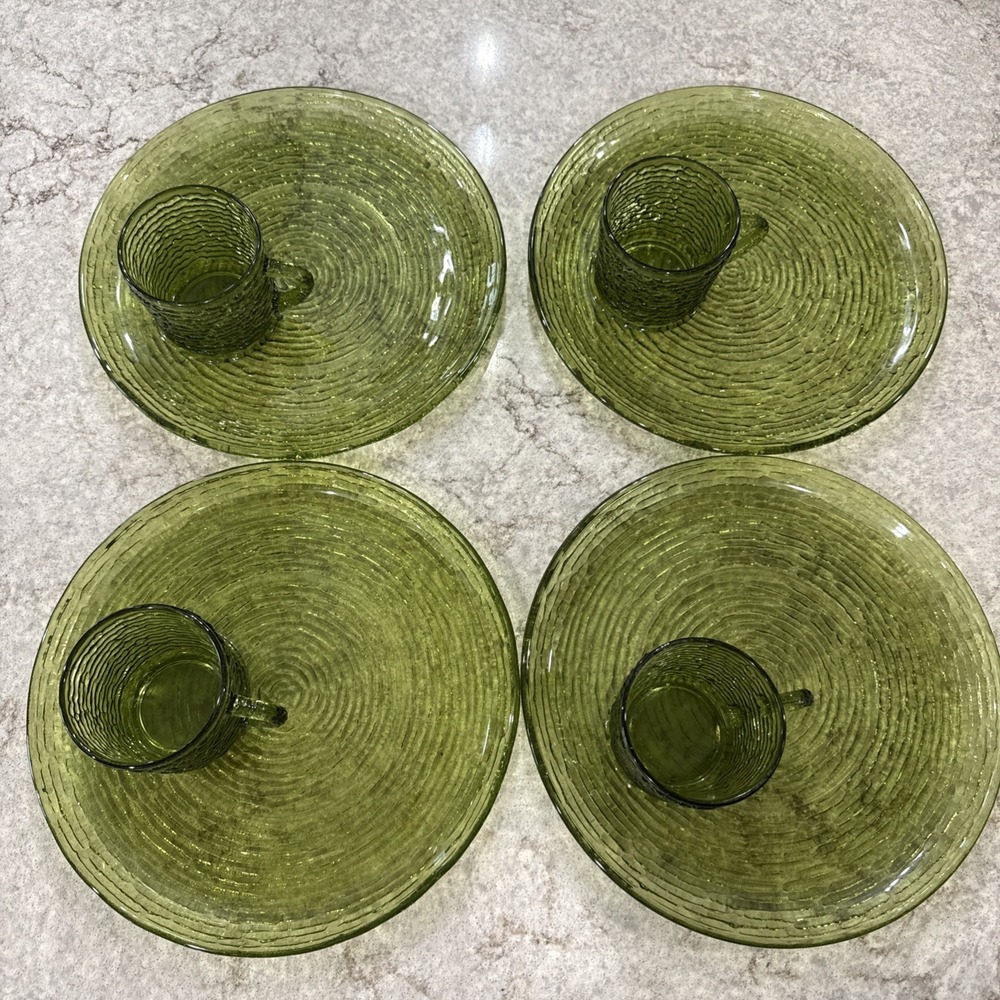 VTG Anchor Hocking Avocado Green Fairfield Soreno Snack Set 4 Plates 4 Cups Read